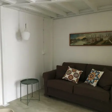 Vicolo - Tra La Piazza E Il Mare *