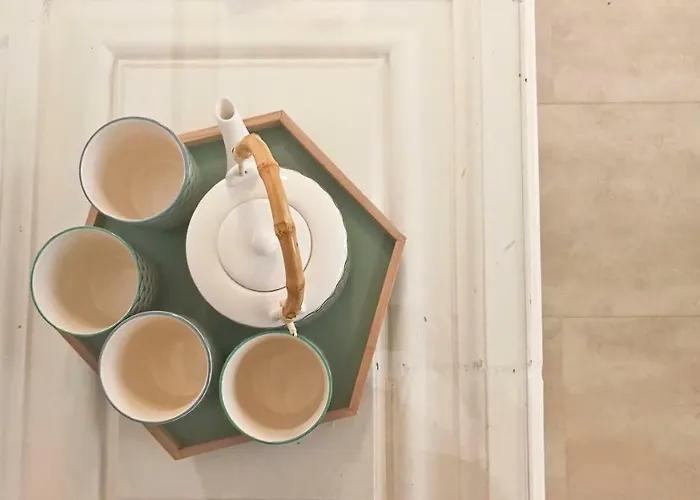 Vicolo - Tra La Piazza E Il Mare