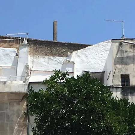Vicolo - Tra La Piazza E Il Mare *
