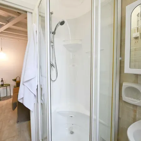 Vicolo - Tra La Piazza E Il Mare * 奥斯图尼