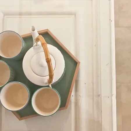 Vicolo - Tra La Piazza E Il Mare