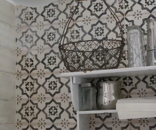 Vicolo - Tra La Piazza E Il Mare